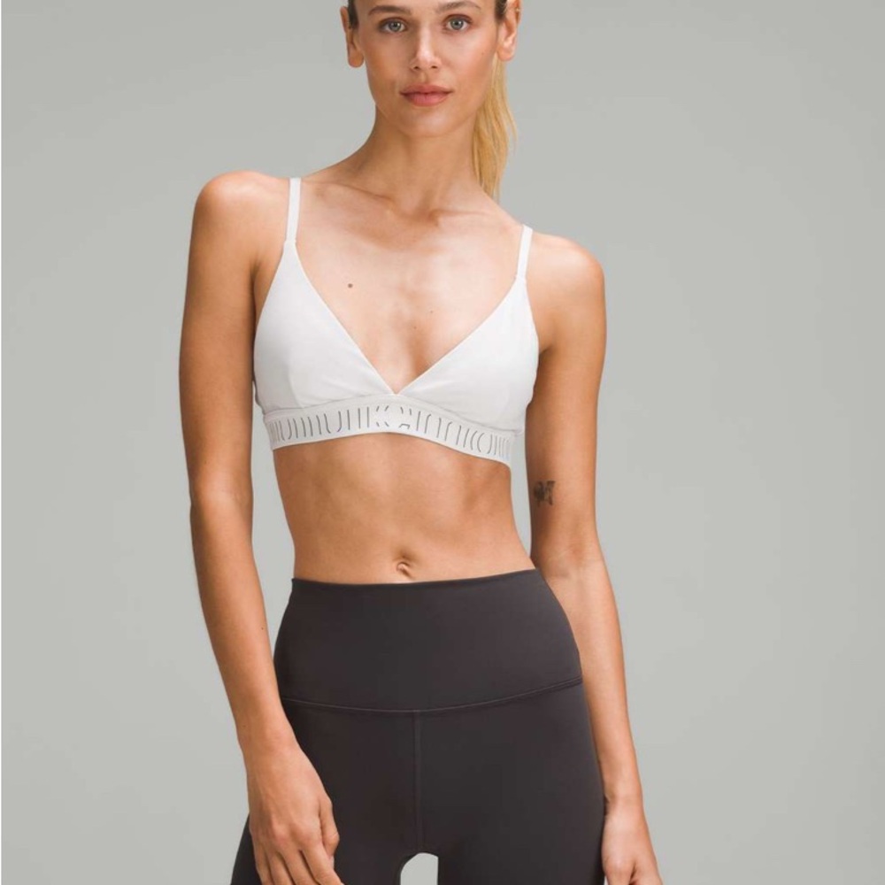 ✨ Lululemon License to Train Triangle Bra Light Support, A/B Cup *Logo size 6